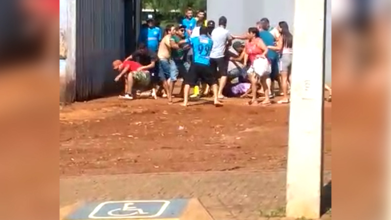 Imagem referente a Briga generalizada: populares registram grande confusão em Iguatu