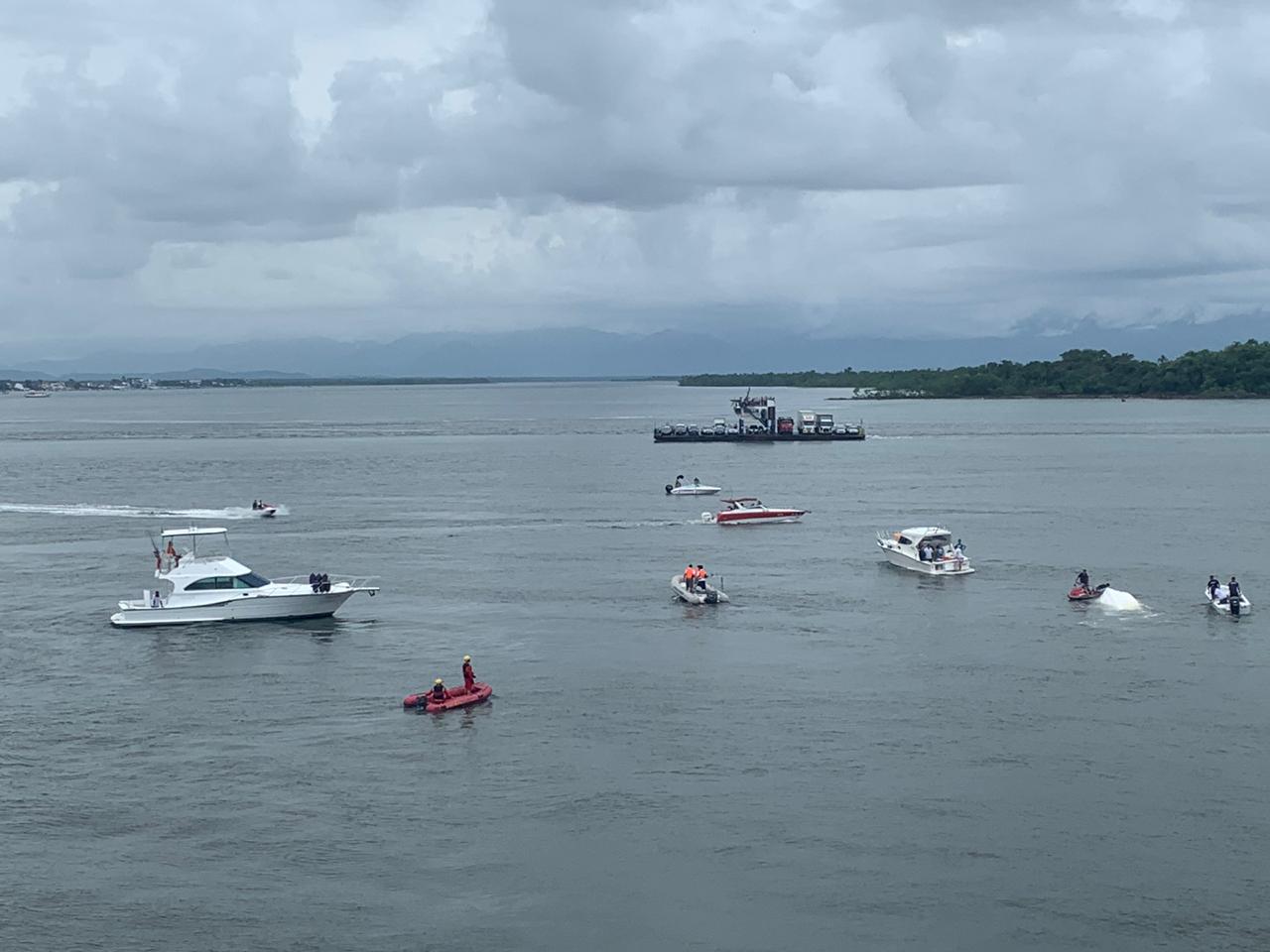 Imagem referente a Barco afunda e provoca correria em Guaratuba; dois foram resgatados