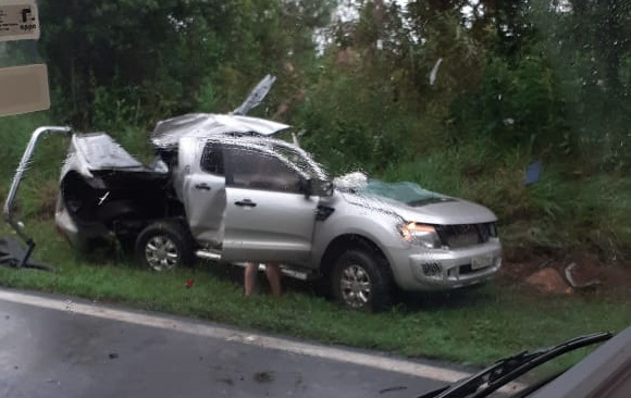 Imagem referente a Acidente com mortes envolve carreta, Palio Weekend e Ranger na 277 em Guarapuava; caminhonete é de Cascavel