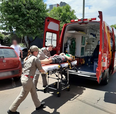 Imagem referente a Colisão envolvendo carro e moto deixa uma pessoa ferida