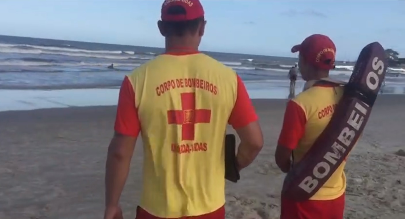 Imagem referente a Guarda-Vidas do Paraná fazem ação de preparo com surfistas para eventuais situações de resgate a banhistas no litoral