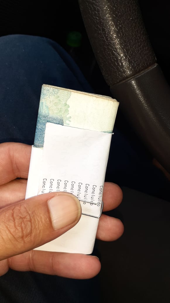Imagem referente a Taxista encontra R$ 500 em dinheiro e procura pelo dono