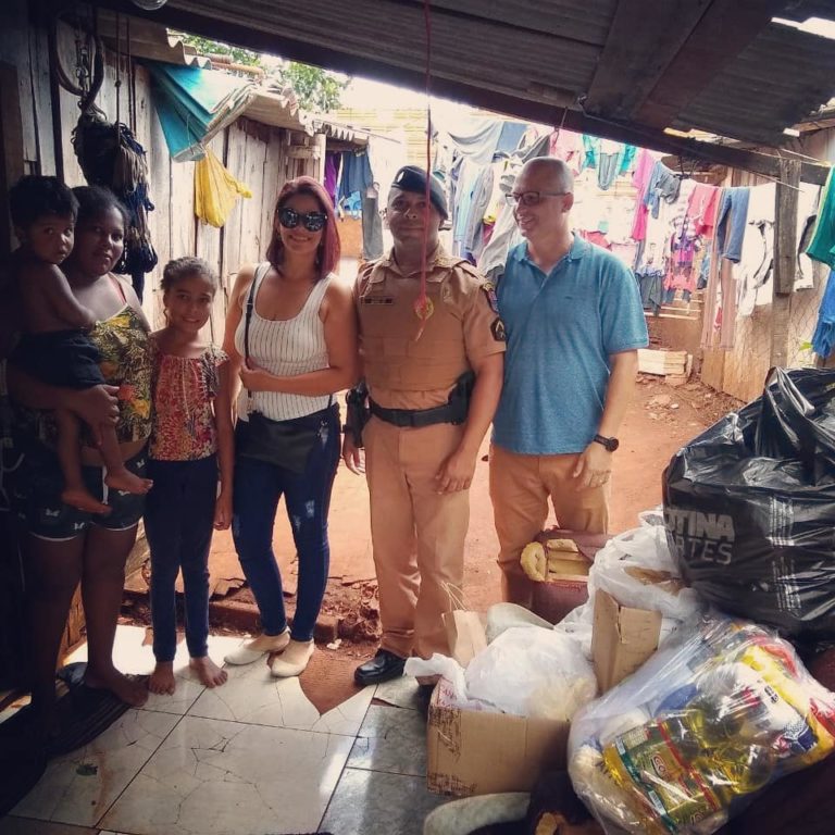Policial Militar Realiza Campanha E Faz Doação De Alimentos E Roupas Para Família Carente Cgn 4338