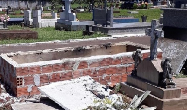 Imagem referente a Em Juranda, túmulo de homem assassinado em Umuarama é violado