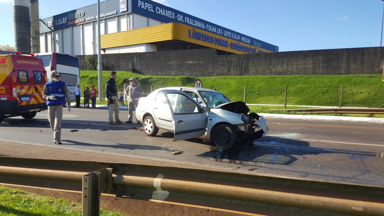 Imagem referente a Motorista de carro morre após se envolver em colisão com ônibus no Trevo Cataratas