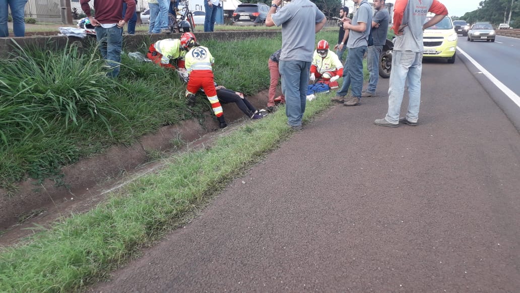 Imagem referente a Motociclista fica ferida após sofrer queda de moto na BR-277