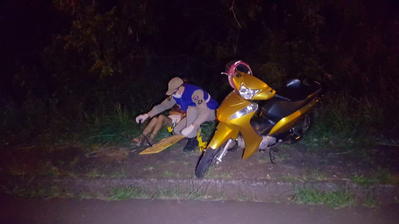 Imagem referente a Mulheres ficam feridas ao caírem de moto no Bairro Brasília