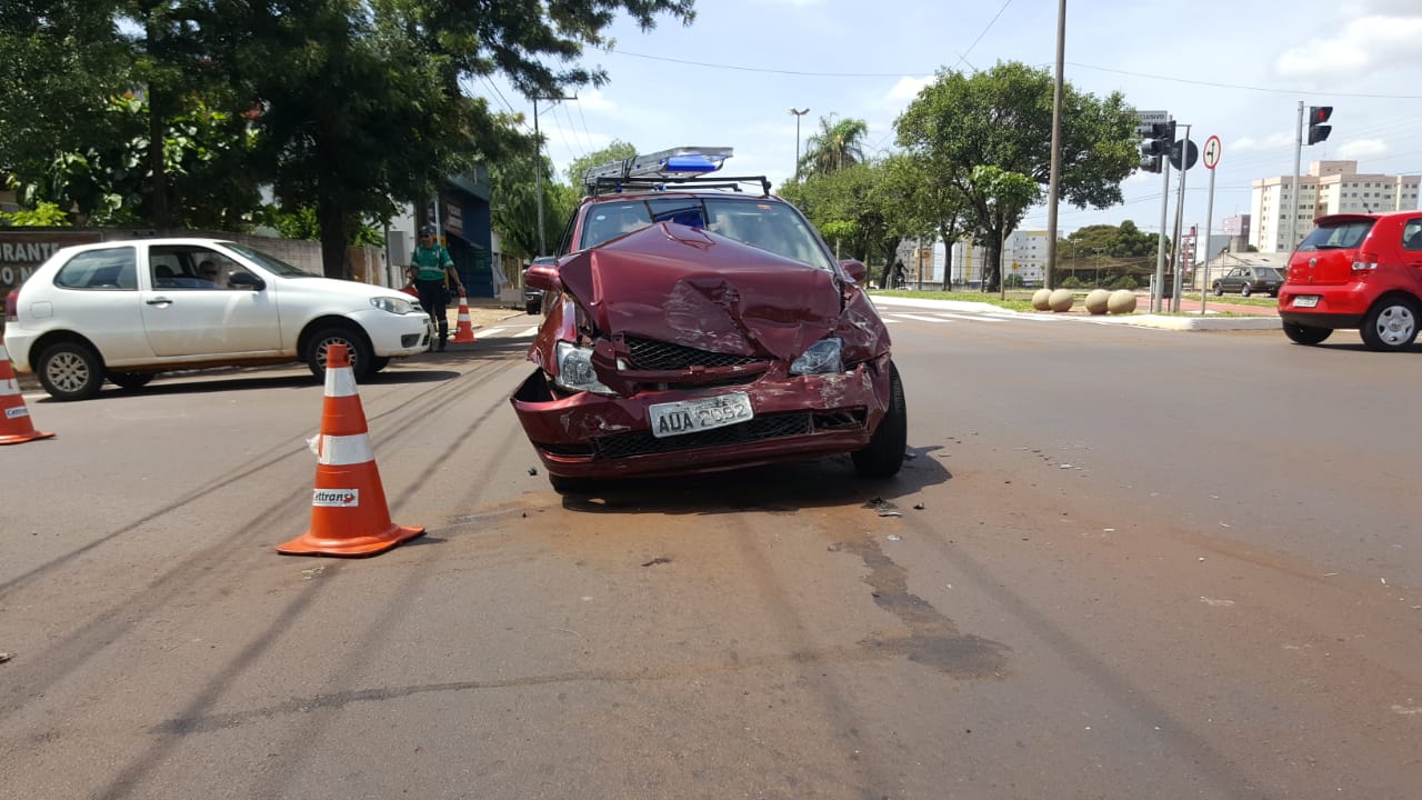 Imagem referente a Carros se envolvem em acidente na Av. Barão do Rio Branco