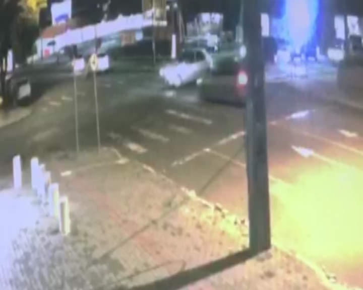 Imagem referente a Vídeo mostra colisão entre carros no Bairro Neva