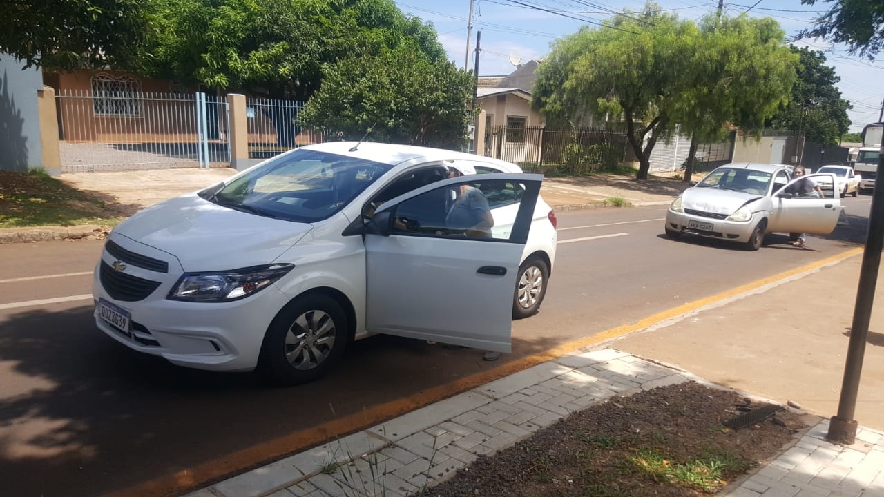 Imagem referente a Alto Alegre: Colisão traseira envolvendo carros deixa rapaz ferido