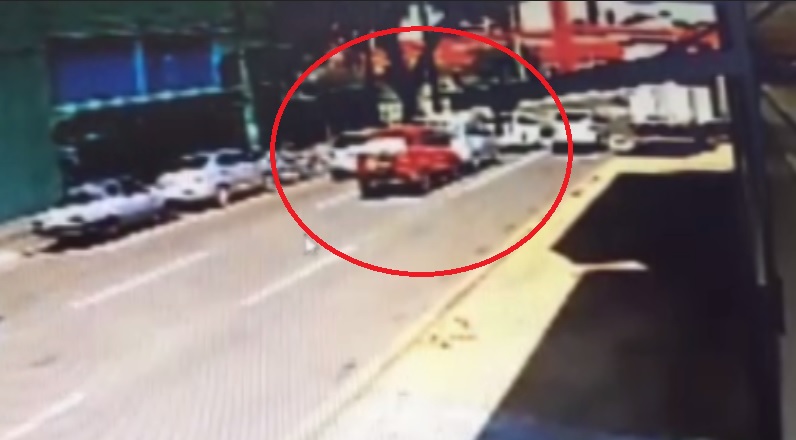 Imagem referente a Mulher procura por motorista que causou acidente na Rua São Paulo