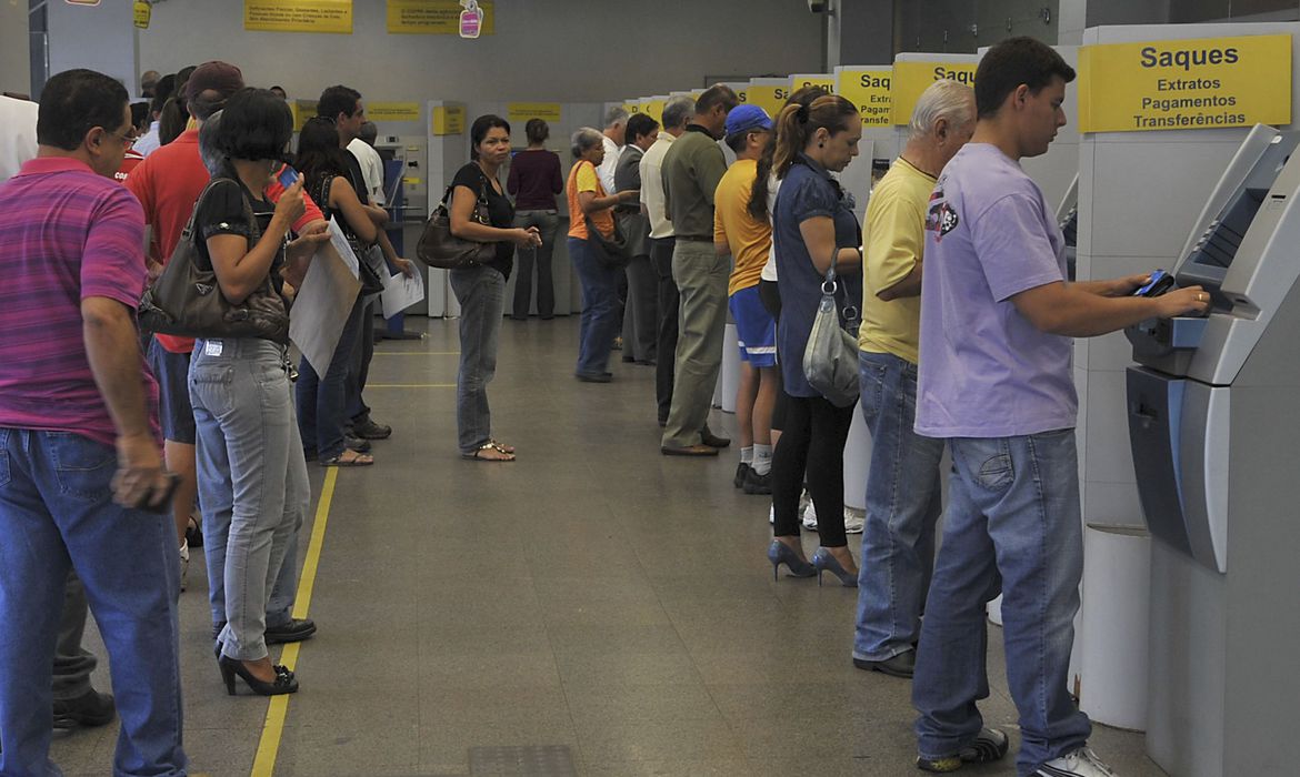 Imagem referente a Justiça autoriza reabertura de bancos em Curitiba, mas limita presença de clientes