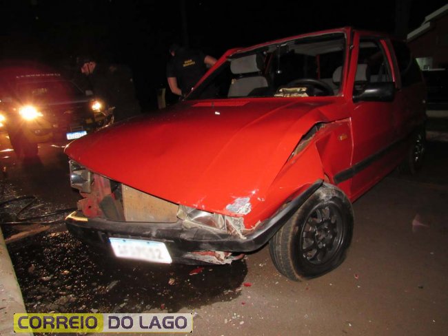 Imagem referente a Jovem é preso com Fiat Uno furtado após colisões e tentativa de atropelamento no balneário de Santa Helena