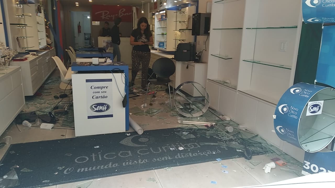 Imagem referente a Empresas são vandalizadas e têm grande prejuízo em Curitiba