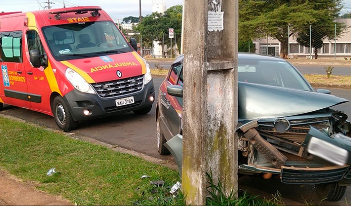 Imagem referente a Ponta Grossa: vendedor de salgados bate carro em poste e passageira fica ferida