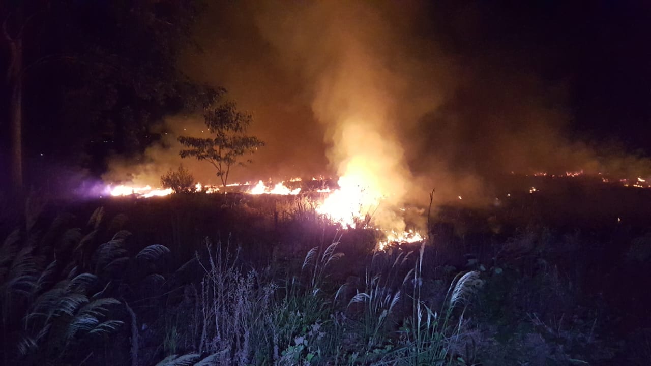 Imagem referente a Incêndio atinge grande área do Cascavel Velho e Corpo de Bombeiros é acionado para o combate