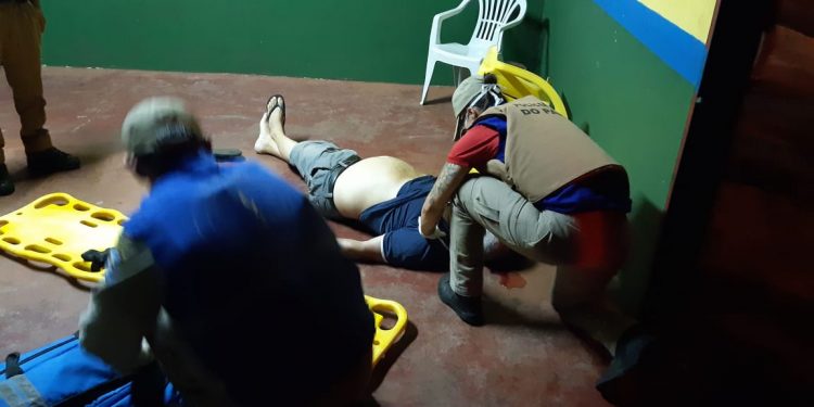 Imagem referente a Idoso de 73 anos é morto após atirador errar alvo em briga de bar na Vila C, em Foz do Iguaçu