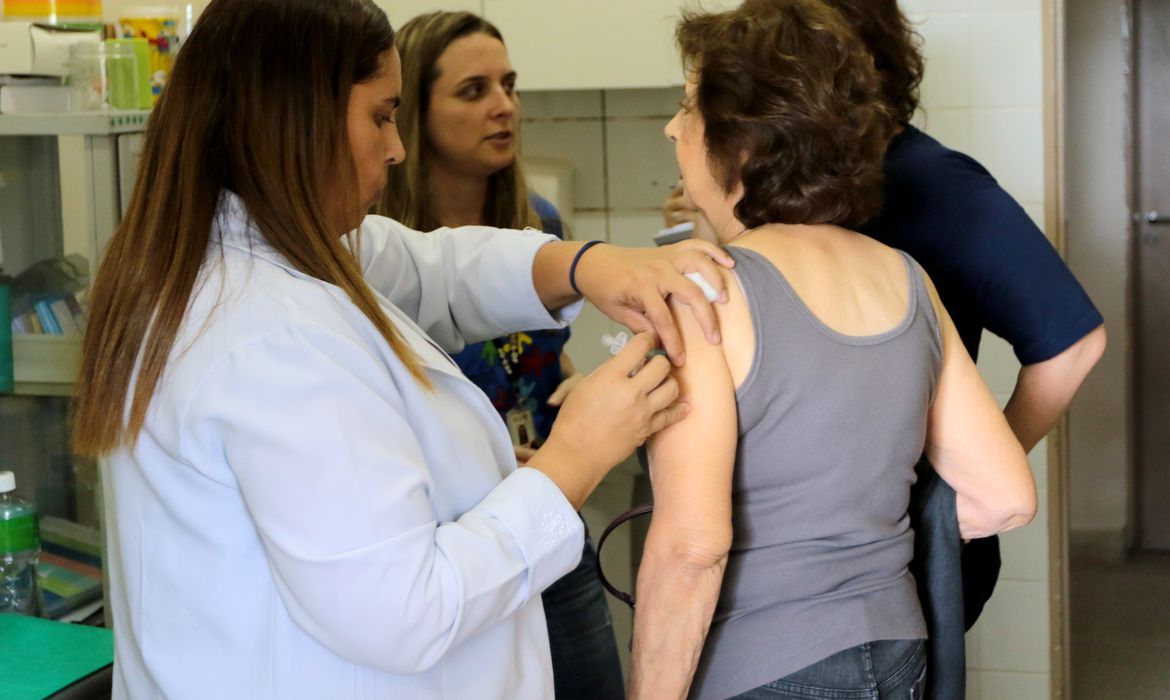 Imagem referente a Campanha de vacinação contra gripe será antecipada no país