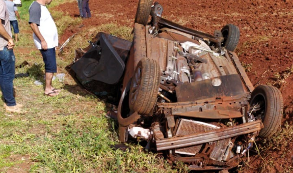 Capotamento de automóvel deixa quatro feridos na PR CGN O maior portal de notícias de