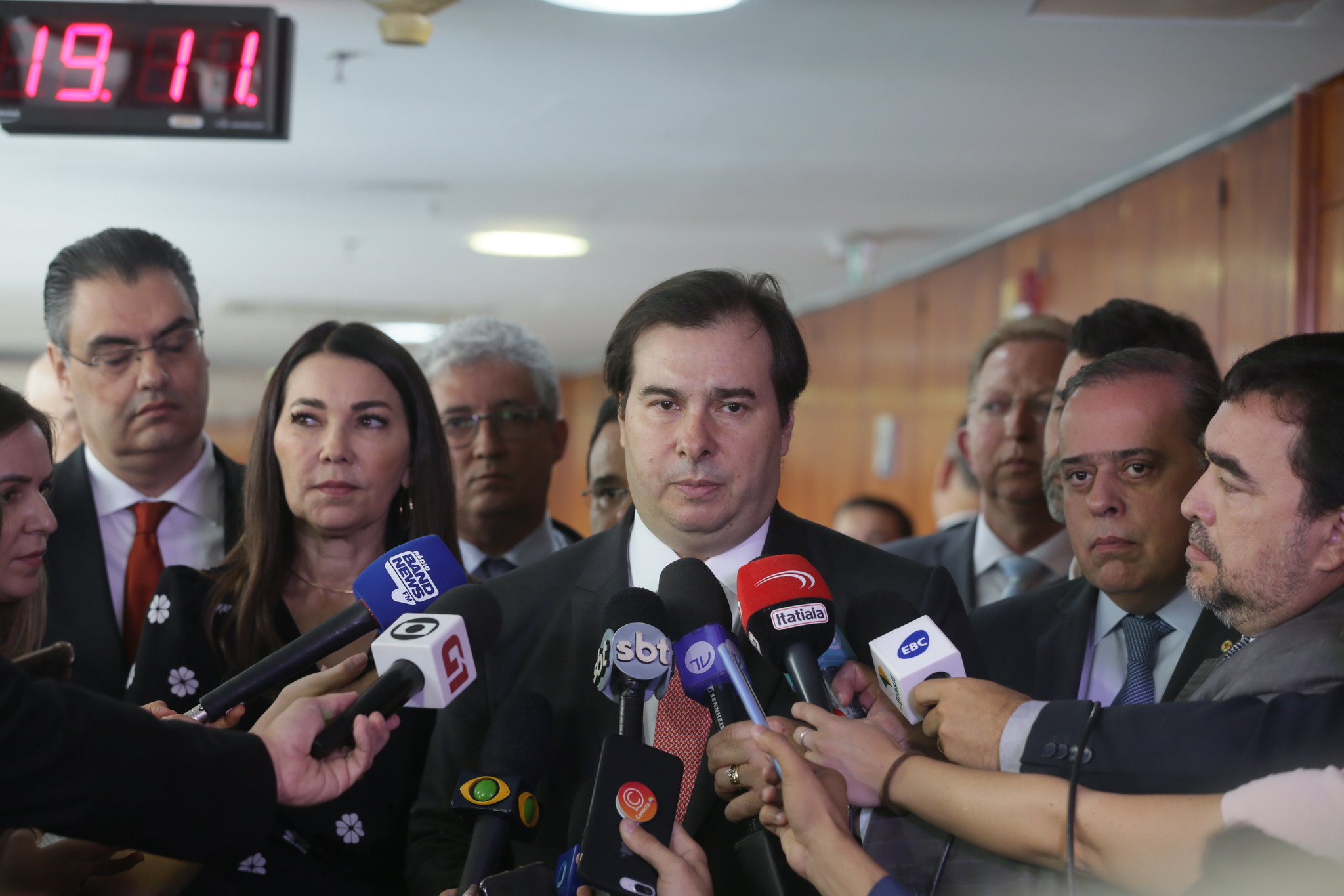 Imagem referente a Maia cita Mandetta e diz que Bolsonaro ‘ouve mais rede social do que o Congresso’