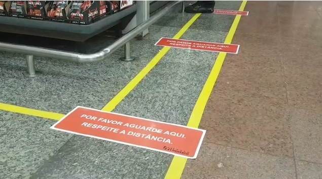Imagem referente a Supermercado adota uma série de medidas de prevenção ao Covid-19, incluindo aferição de temperatura