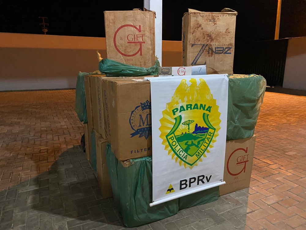 Imagem referente a Após denúncia, PRE apreende 44 mil maços de cigarros contrabandeados do Paraguai na PR-490, em Altônia