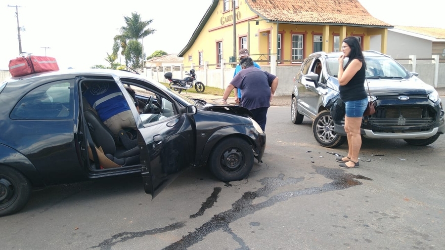 Imagem referente a Colisão entre veículos deixa dois feridos em Ponta Grossa
