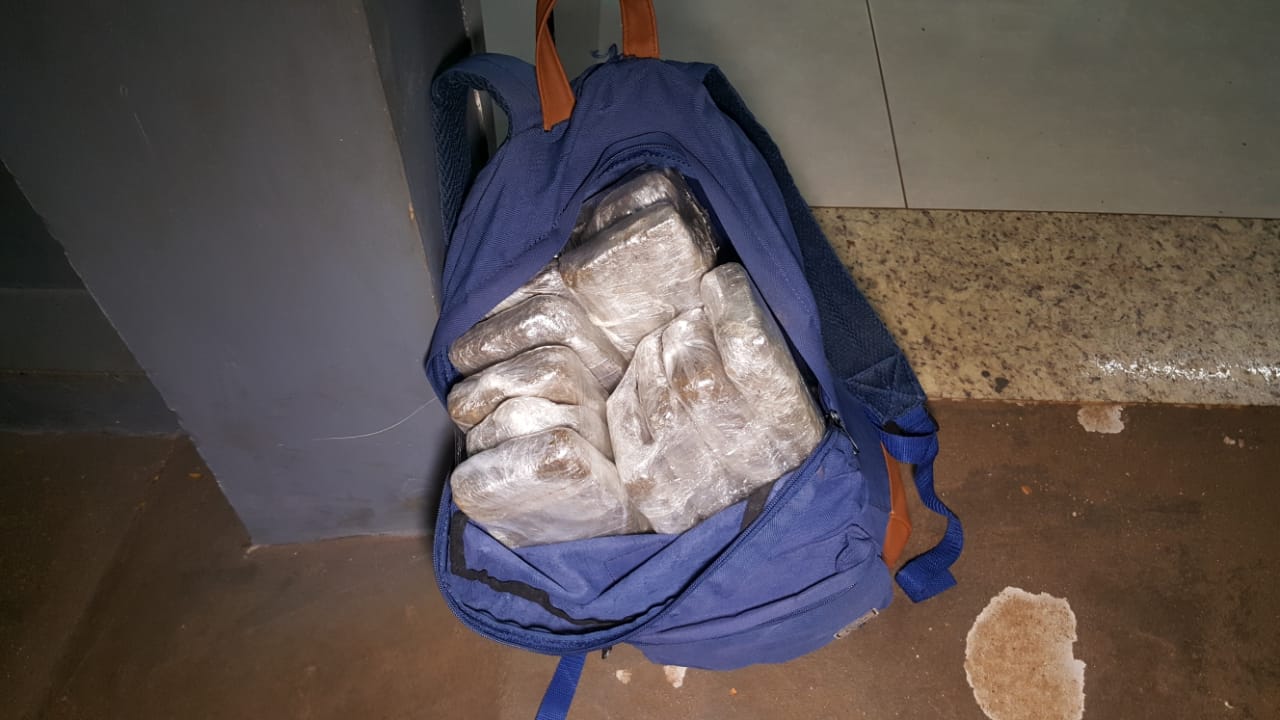 Imagem referente a PRF apreende menor que transportava 8 kg de maconha durante viagem em aplicativo de carona em Cascavel