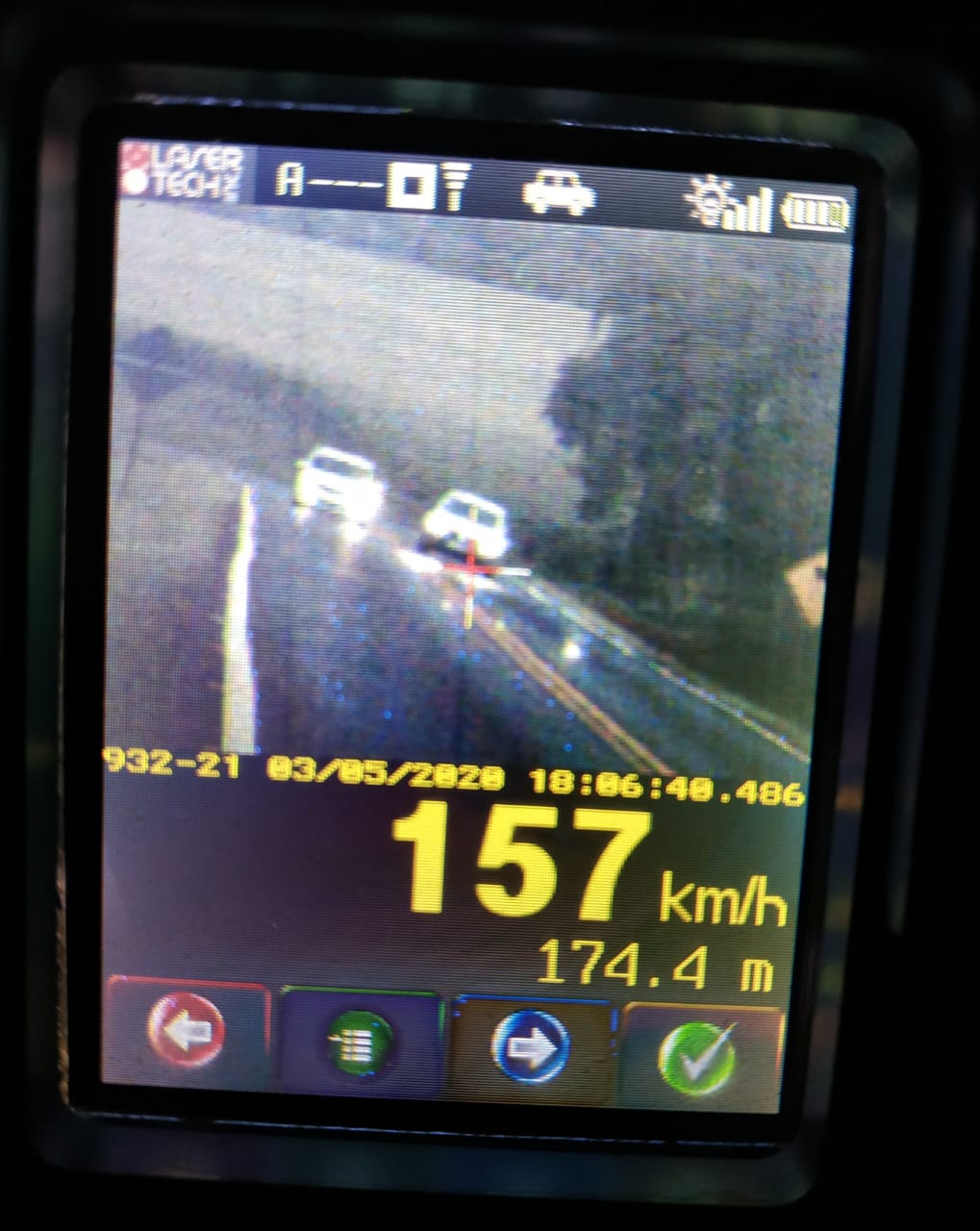 Imagem referente a PRE flagra 117 veículos em alta velocidade na PR-180 entre Cascavel e Juvinópolis
