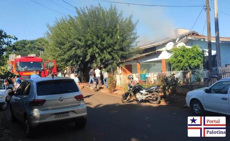 Imagem referente a Corpo de Bombeiros combate incêndio em residência de Palotina