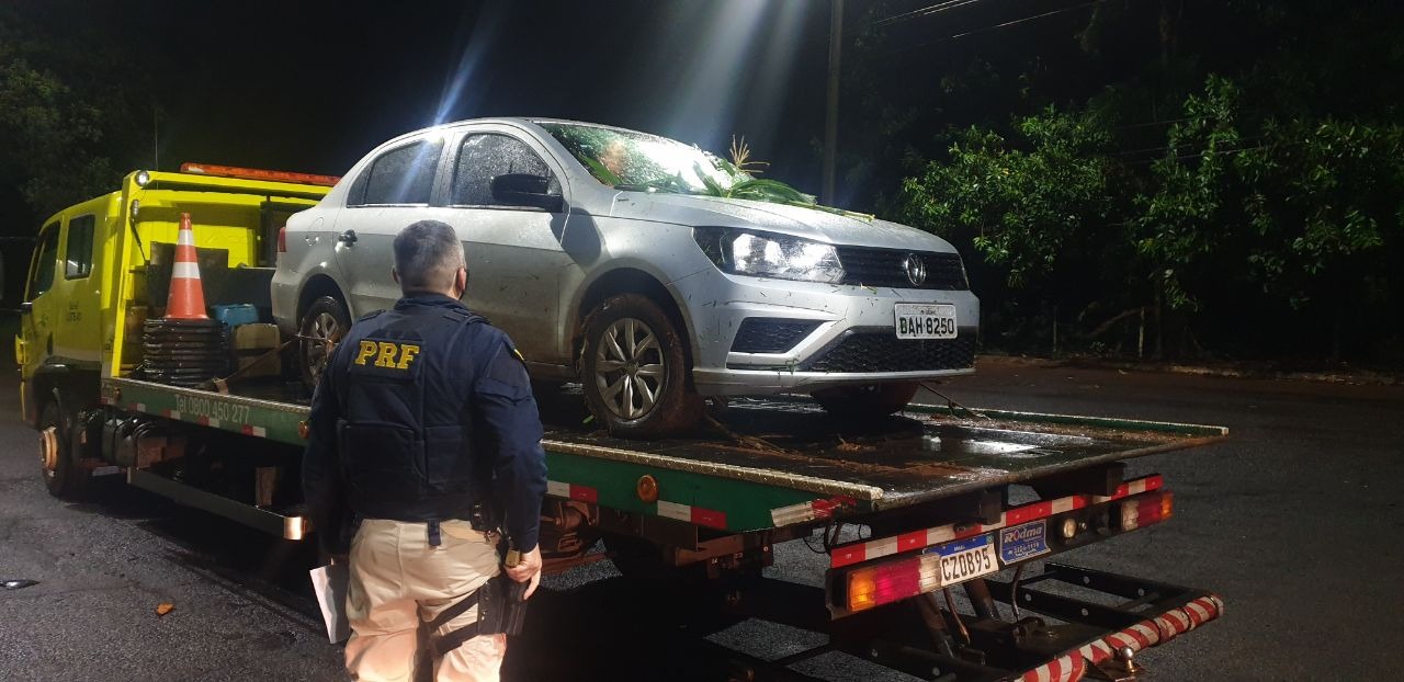 Imagem referente a PRF apreende veículo furtado em Cascavel durante abordagem na cidade de Santa Terezinha de Itaipu