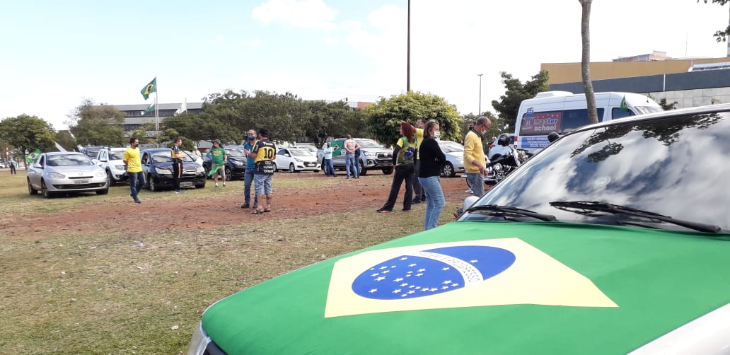 Imagem referente a Apoiadores de Bolsonaro realizam carreata em Cascavel