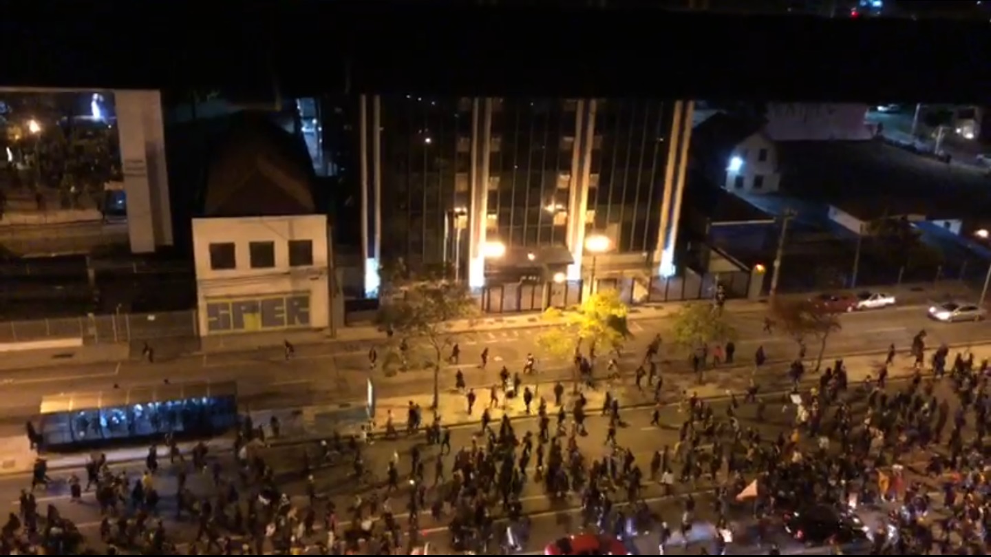 Imagem referente a Manifestação em Curitiba se transforma em quebra-quebra e Polícia Militar precisa intervir