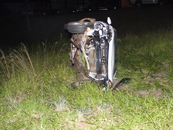 Imagem referente a Condutor perde o controle e capota carro na PR-180, em Marmeleiro