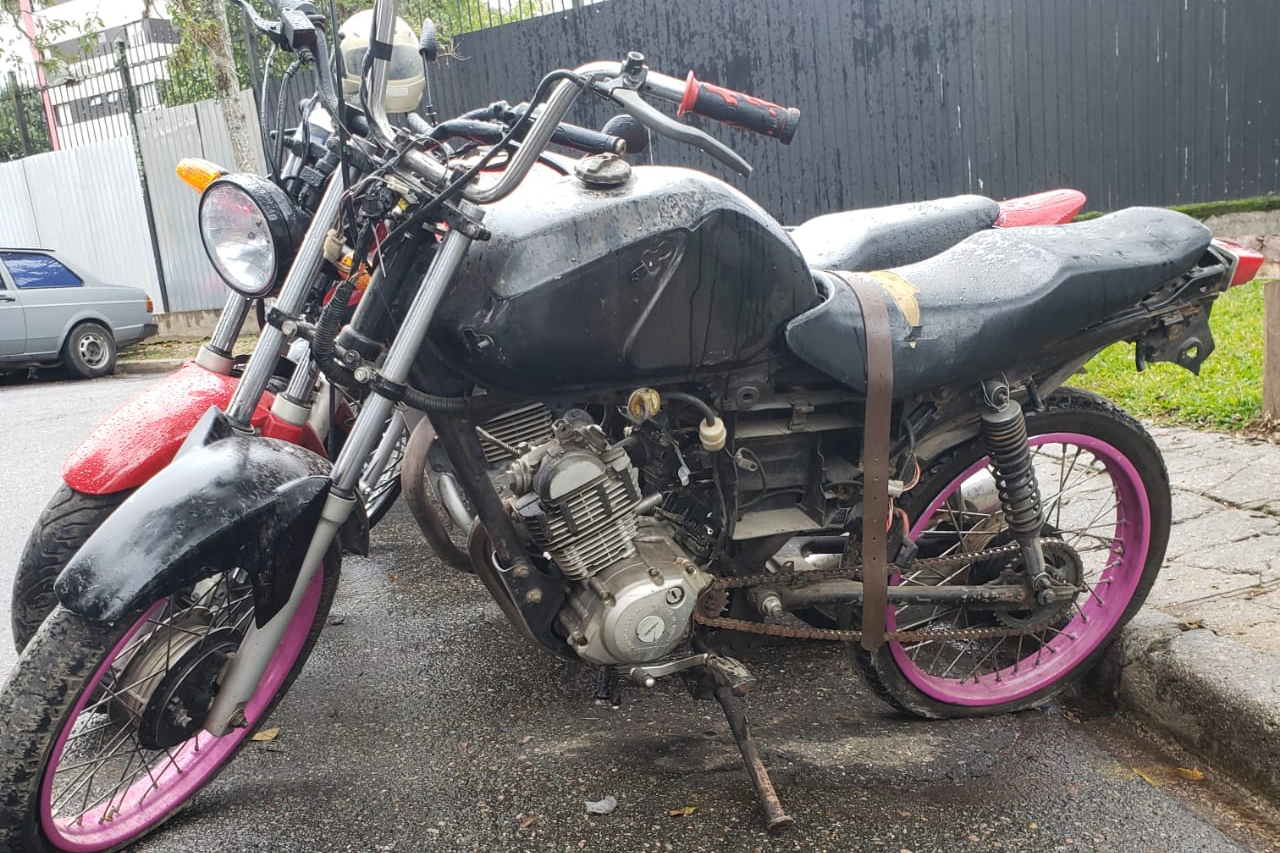 Imagem referente a Polícia Civil recupera motocicleta furtada há cinco anos em Curitiba