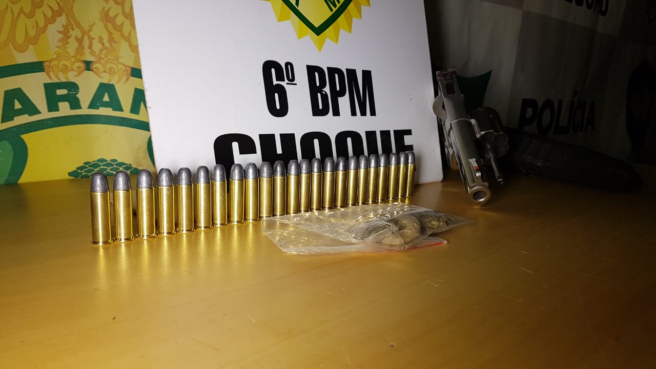 Imagem referente a Choque detém indivíduo com porção de maconha, revólver e 23 munições no Alto Alegre