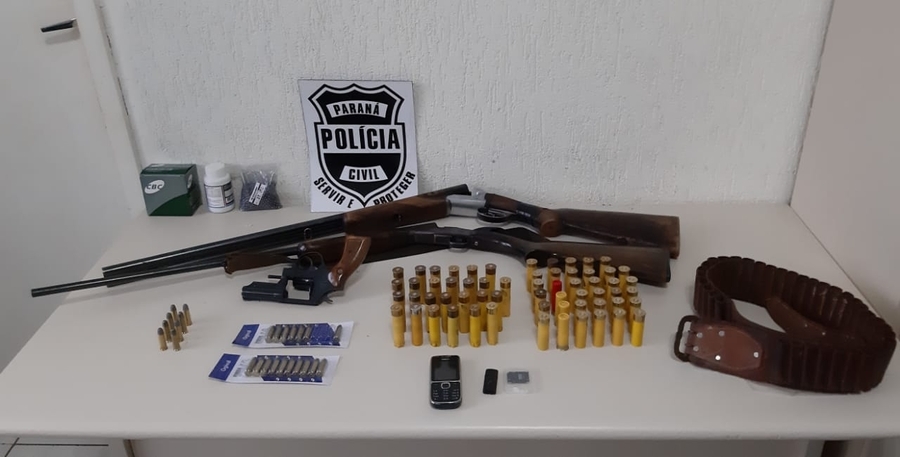 Imagem referente a Polícia encontra armas na casa de suspeito de abuso, em Piraí do Sul