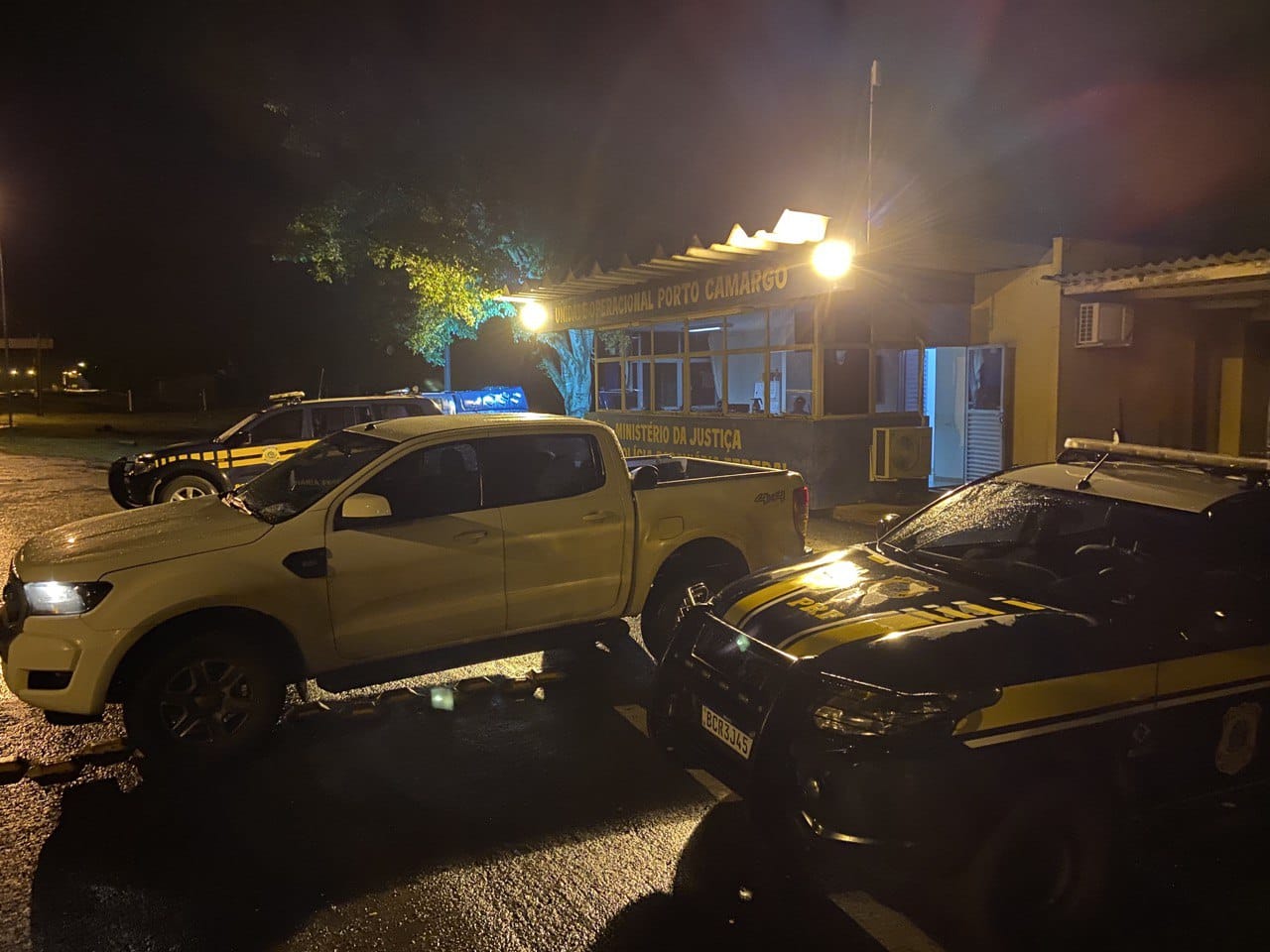 Imagem referente a PRF recupera em Alto Paraíso caminhonete furtada no Rio Grande do Sul