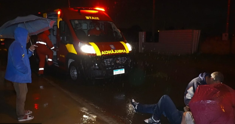 Imagem referente a Homem desce de caminhão e acaba atropelado em Ponta Grossa