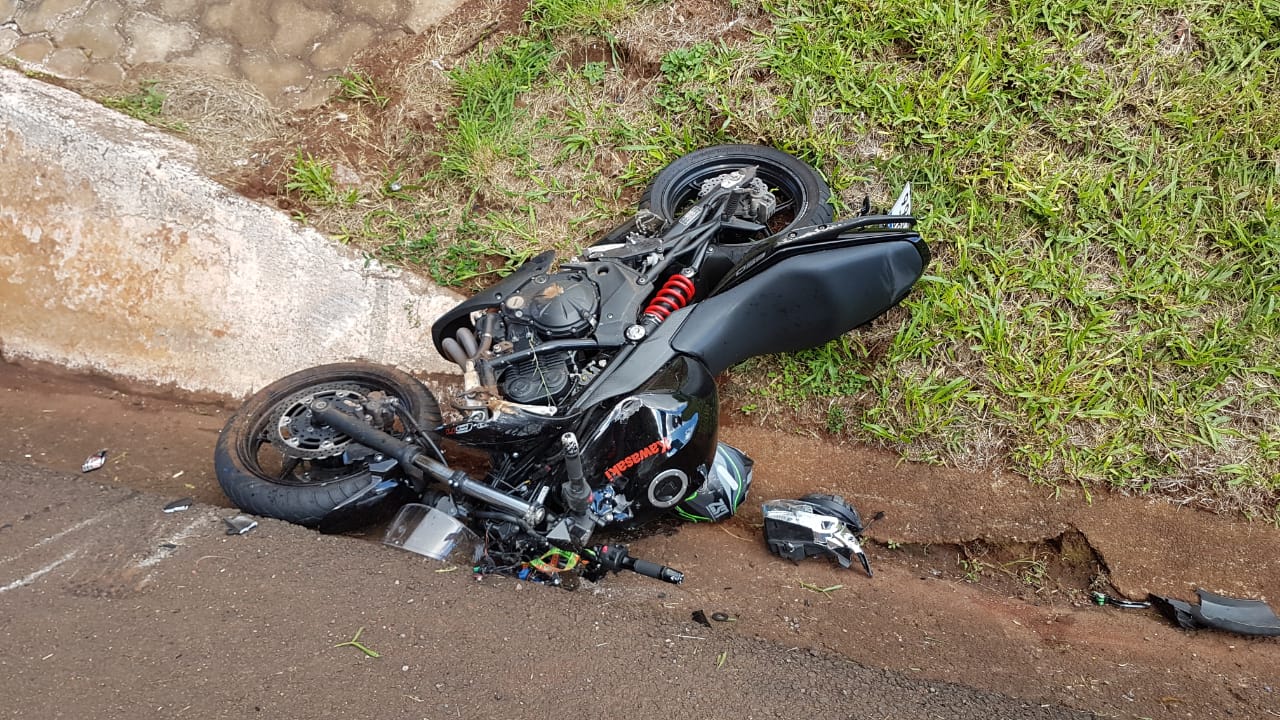 Imagem referente a Motociclista que caiu do viaduto da Avenida Carlos Gomes está na UTI do HU