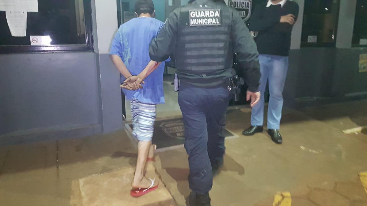 Imagem referente a Rapaz com moto furtada é detido por equipe da Guarda Municipal