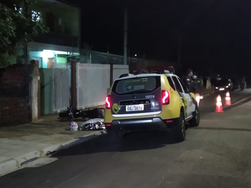 Imagem referente a Entregador é morto a tiros em frente de casa depois de chamar esposa para abrir portão em Curitiba