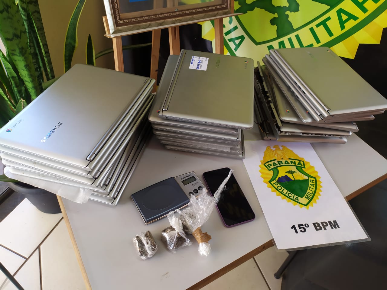 Imagem referente a Polícia Militar recupera 26 notebooks que foram furtados em escola