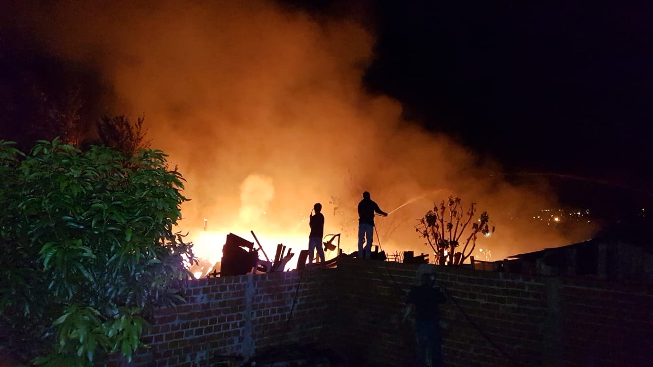 Imagem referente a Após mais de uma hora de combate a incêndio, chamas seguem intensas no Interlagos