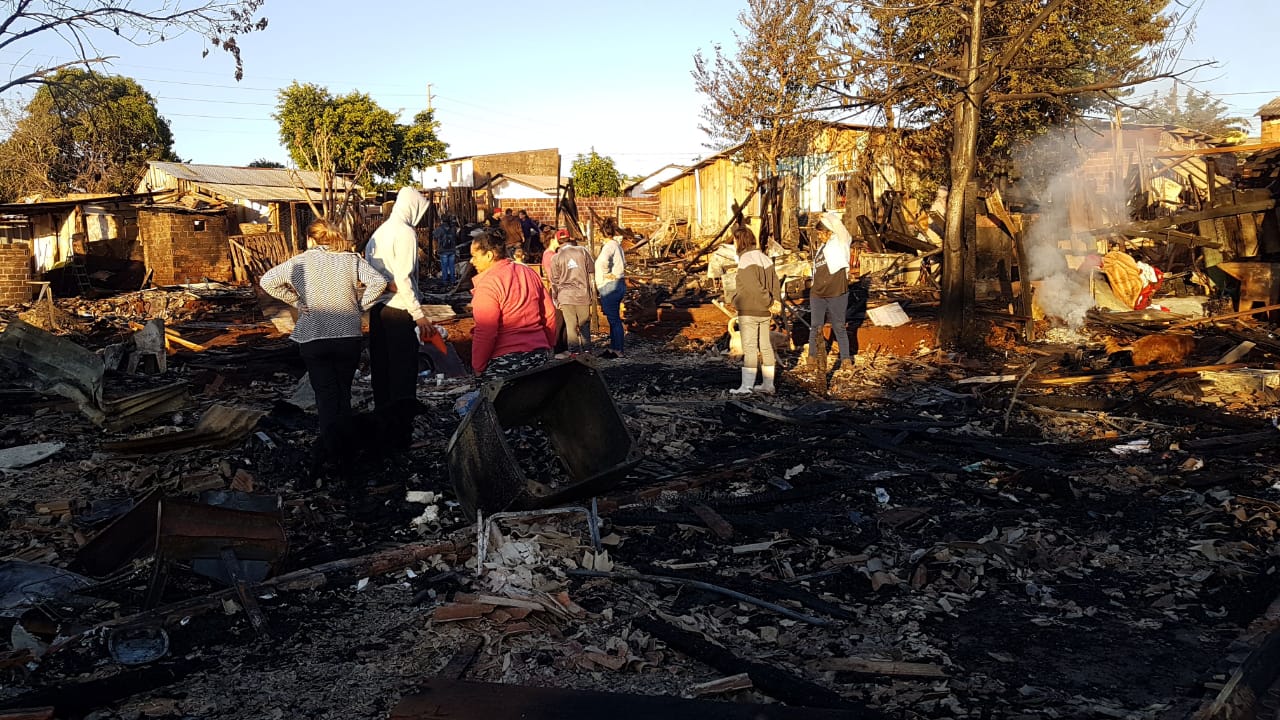 Imagem referente a Reconstrução de casas queimadas no Interlagos custará R$ 1 milhão
