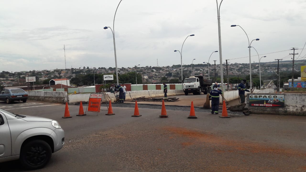 Imagem referente a Obras seguem no viaduto da Rua Jacarezinho e motoristas devem evitar a região