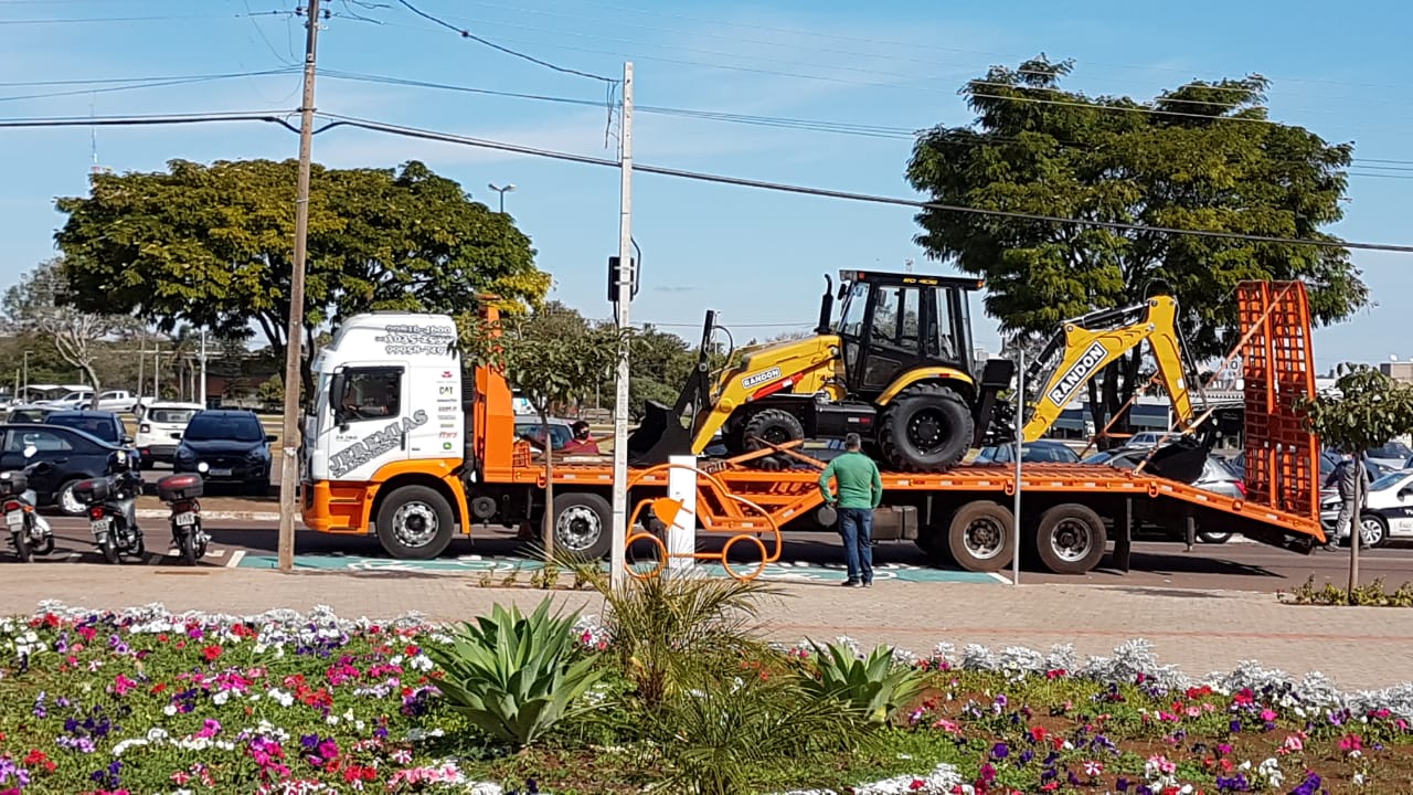Para suprir déficit de mão de obra e equipamentos, prefeitura paga R$ 595 mil em aluguéis de máquinas