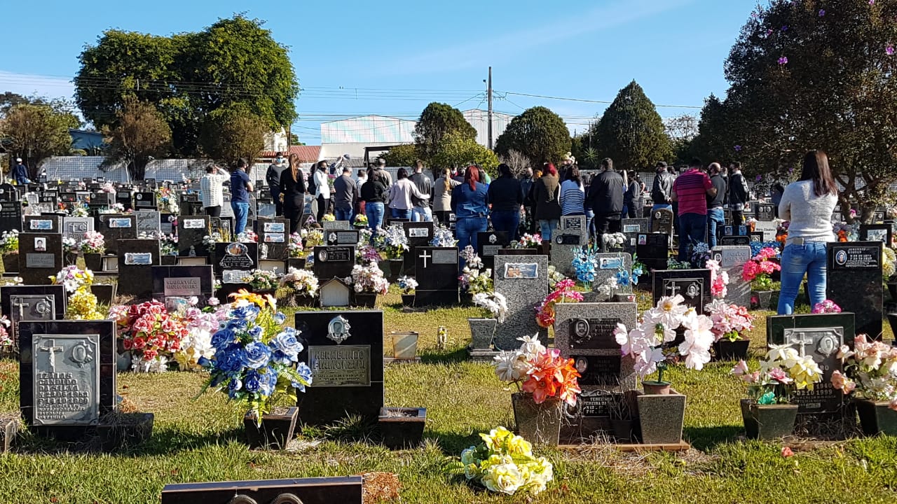 Imagem referente a Tristeza: Fernanda Besla é sepultada no Cemitério São Luiz