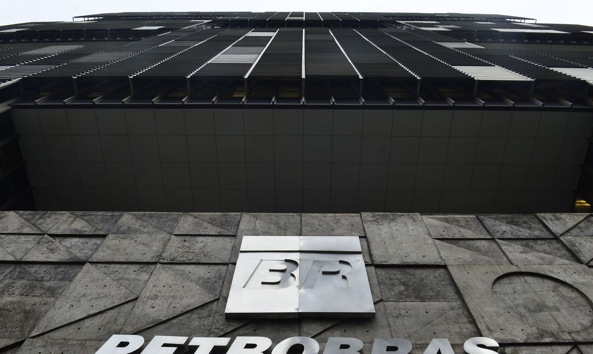 Imagem referente a Petrobras volta a ter prejuízo trimestral e perdas chegam a R$ 52,8 bi em 2020