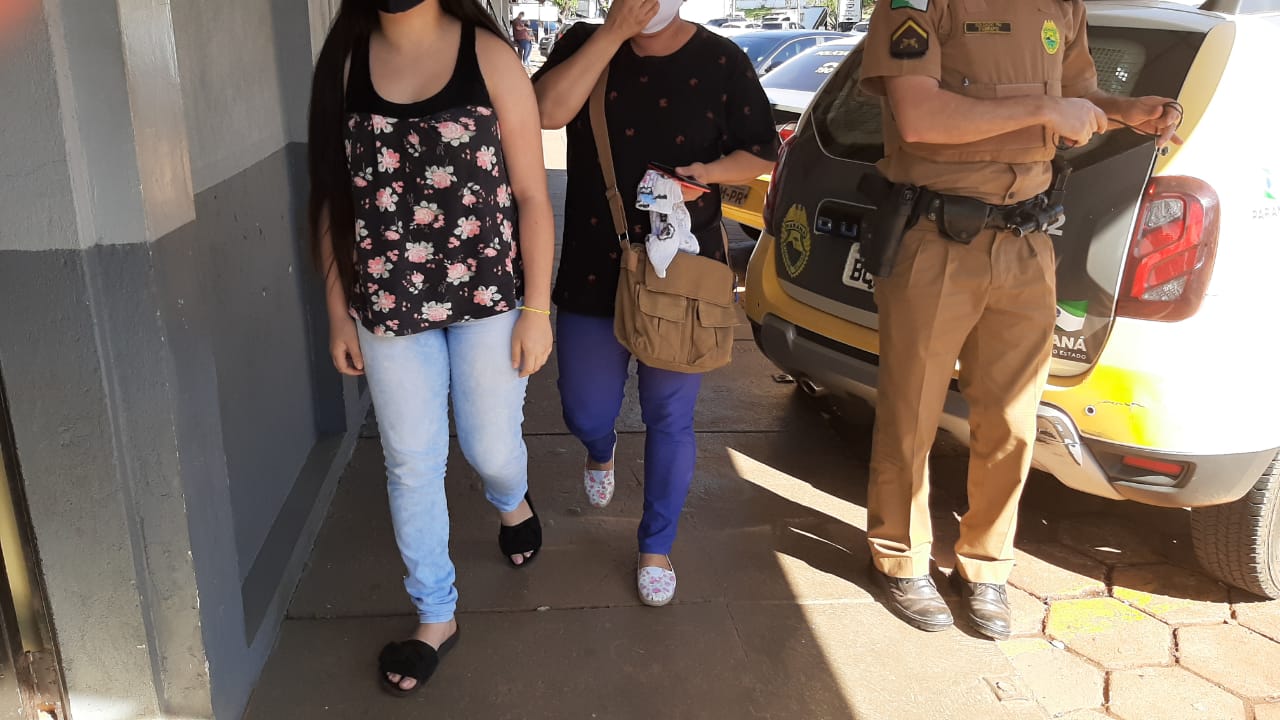 Jovem que é maior de idade envia fotos das partes íntimas para a irmã, que tem 12 anos, e é Jovem que é maior de idade envia fotos das partes íntimas para a irmã, que tem 12 anos, e é